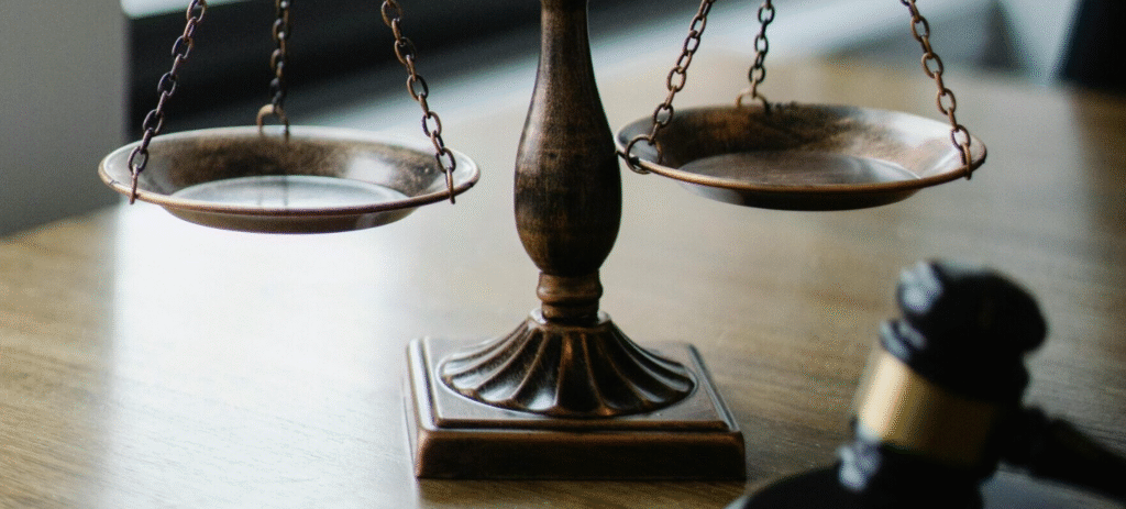 Banner Weegschaal Hamer Rechtspraak